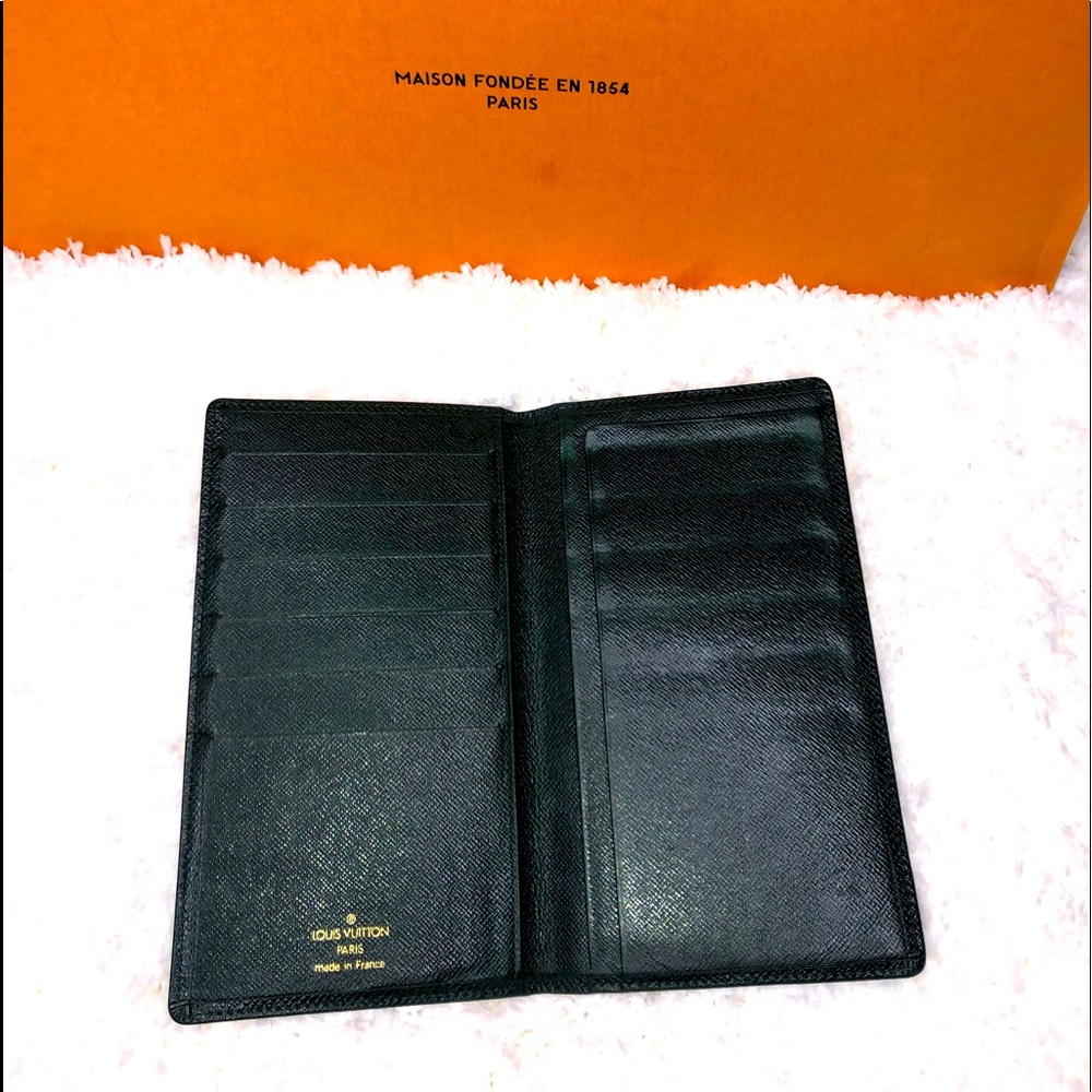 🔥SALE🔥Louis Vuitton Taiga Bifold Wallet